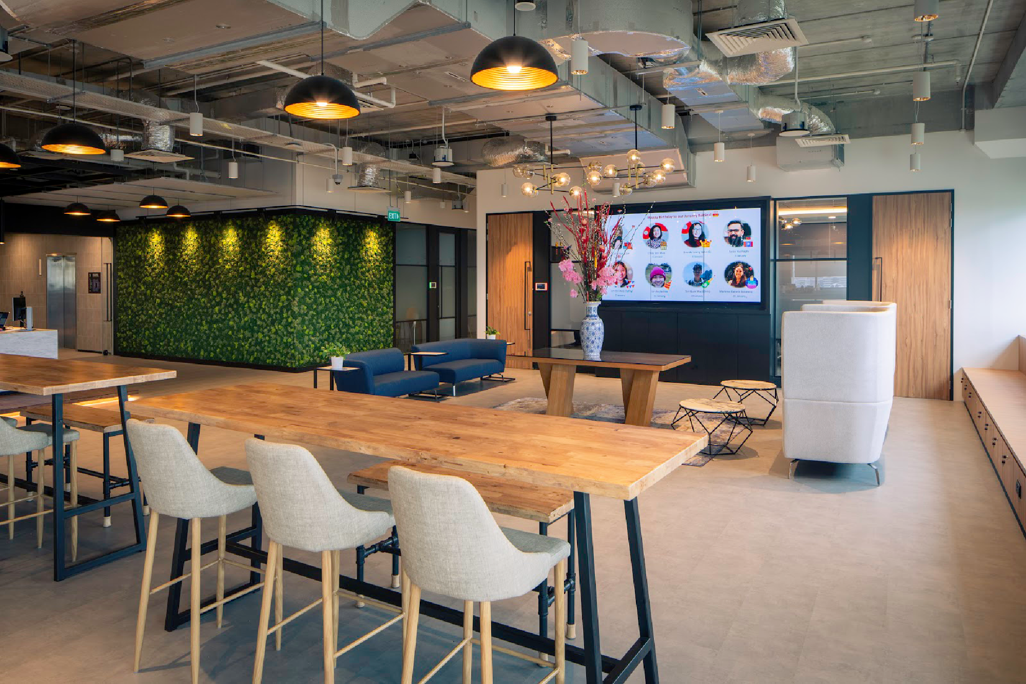 Omnicom’s workplace encourages collaboration and interaction by easily converting modular workspaces into ‘neighbourhoods’